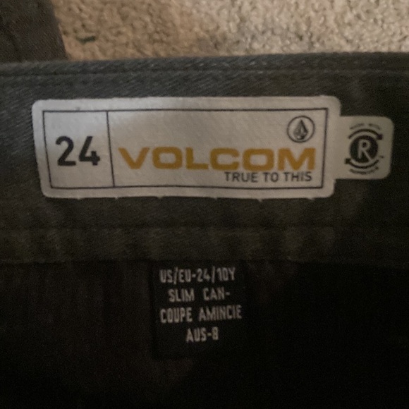 Volcom true to this dark grey pants - Picture 6 of 6